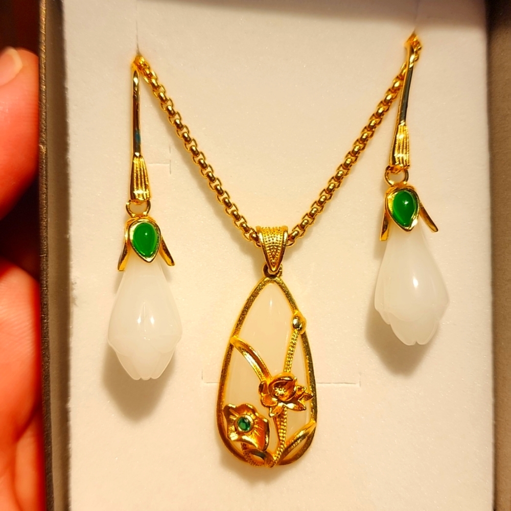 Tahitian jade set